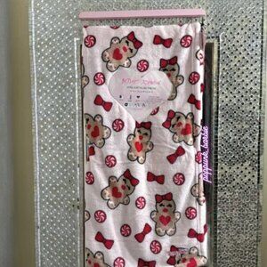 Betsey Johnson Pink Red Bow Christmas Gingerbread Cookies Blanket BRAND NEW